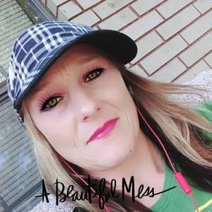 Meet your Posher, Rena